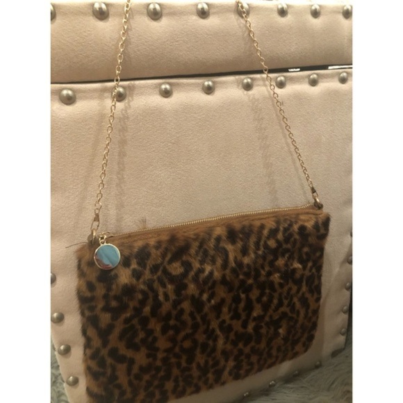 Leopard Faux Fur Cross Body Bag - Picture 6 of 6